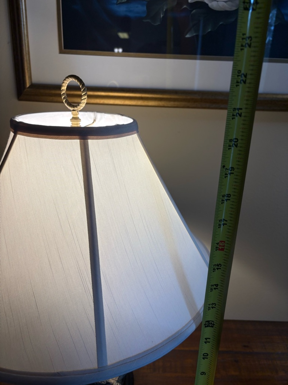 🔥🔥🔥A Rare Find Vintage Table Lamp Featuring A Base With Grape And Vine Details - Picture 11 of 13